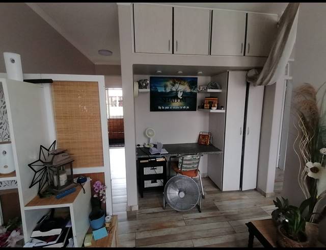 1 BEDROOM FLAT FOR SALE IN BLUFF